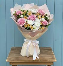 Букет цветов из:  Гвоздики, Орхидеи и Розы в Уразово