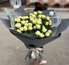 Букет Белые кустовые розы Солинеро в Уразово