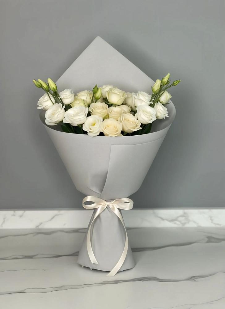 Букет цветов из: Розы и Лизиантусы в Уразово