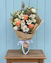 Букет цветов из:  Альстромерии, Лизиантусы, Розы и Хризантемы в Уразово