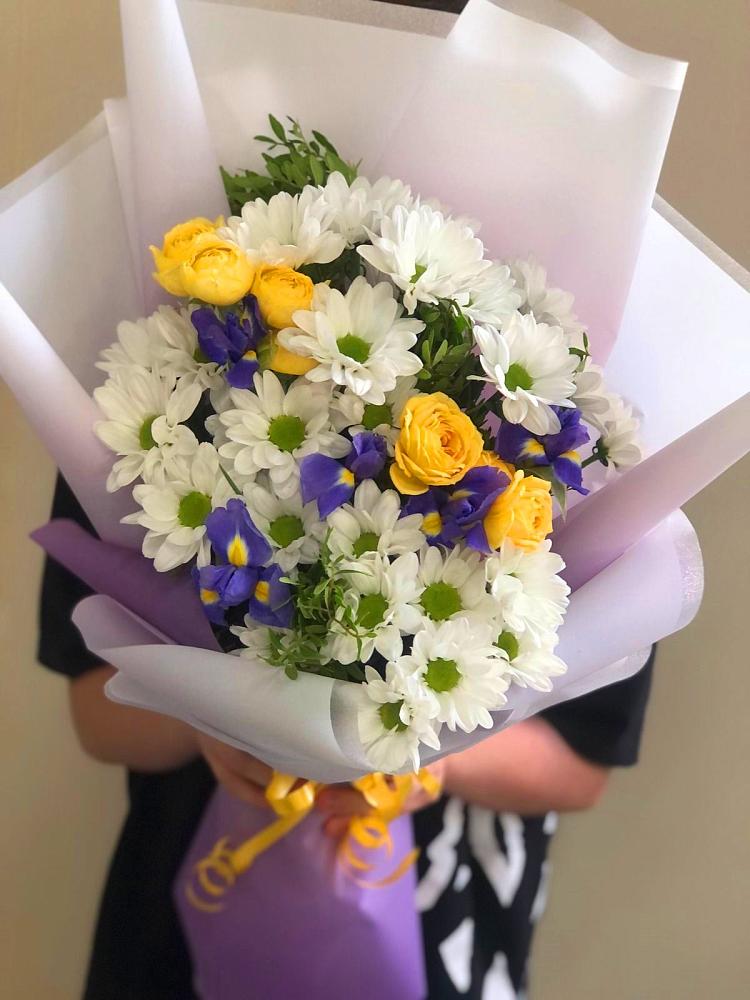 Букет цветов из: Ирисы, Хризантемы и Розы в Уразово