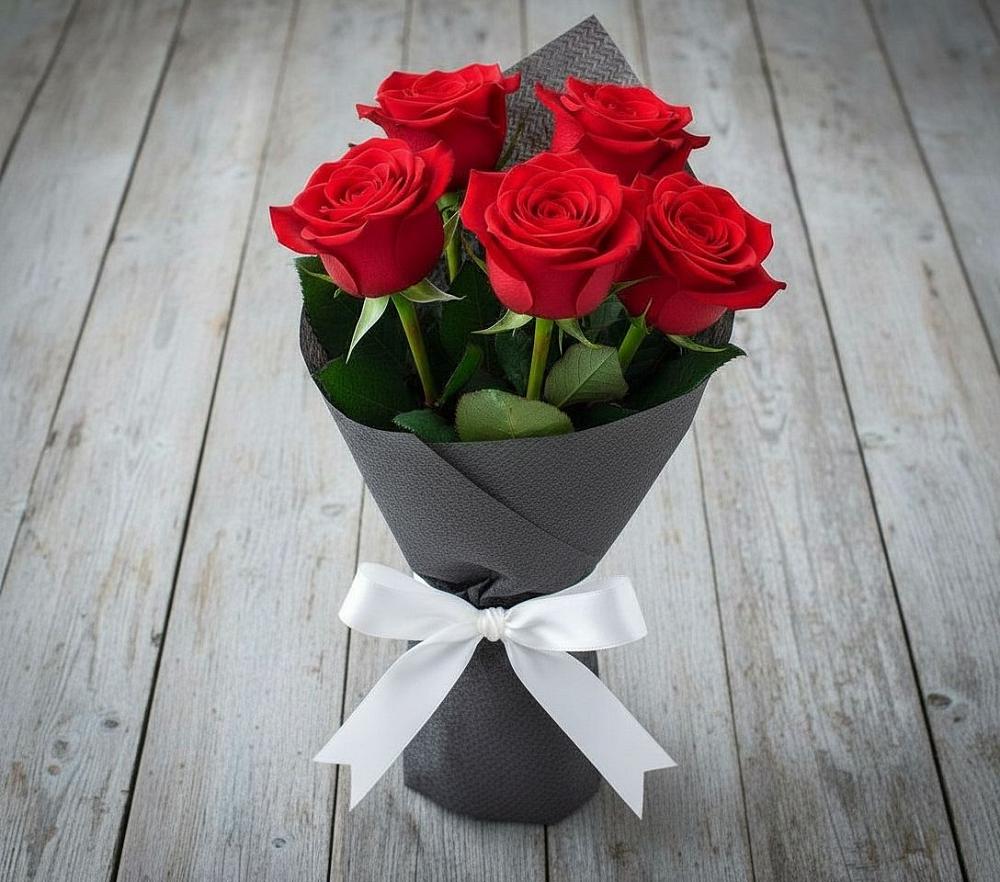 Букет 5 Красных роз Эдлесс Лав в Уразово