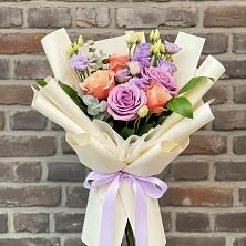 Букет цветов из:  Лизиантусы и Розы в Уразово